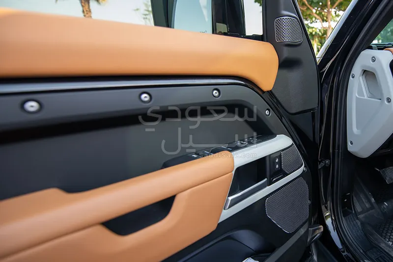 2024 لاند روفر ديفيندر 110