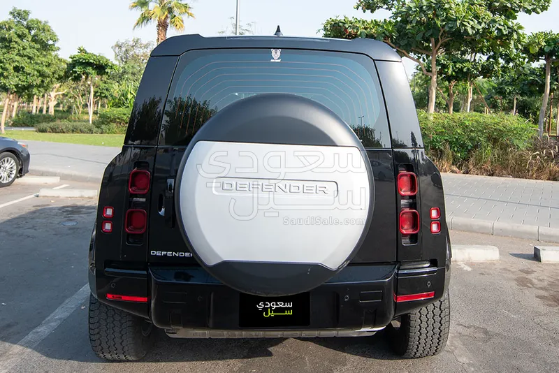 2024 لاند روفر ديفيندر 110