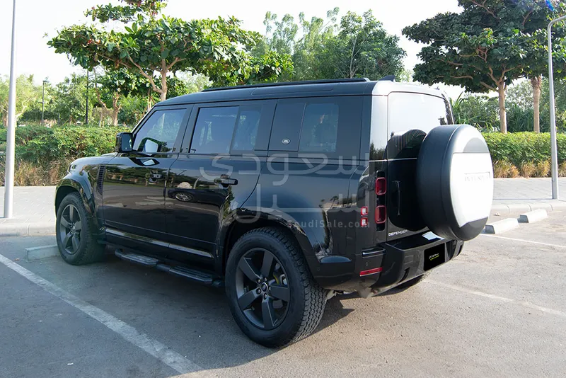 2024 لاند روفر ديفيندر 110