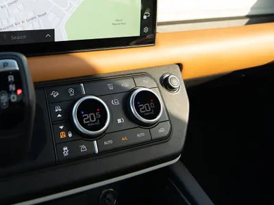 2024 لاند روفر ديفيندر 110