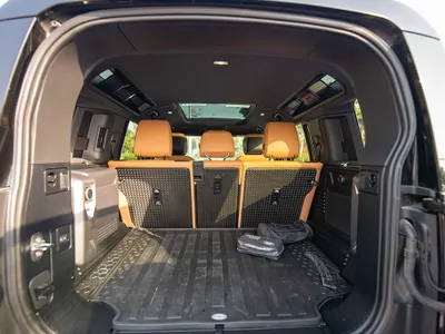 2024 لاند روفر ديفيندر 110