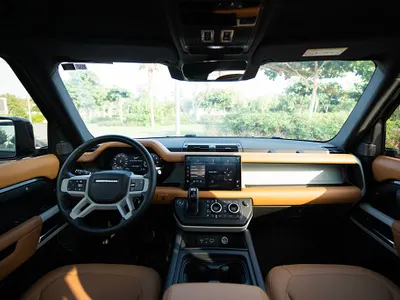 2024 لاند روفر ديفيندر 110