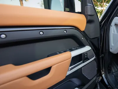 2024 لاند روفر ديفيندر 110