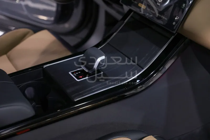 2025 لاند روفر رينج روفر فيلار اتش اس اي