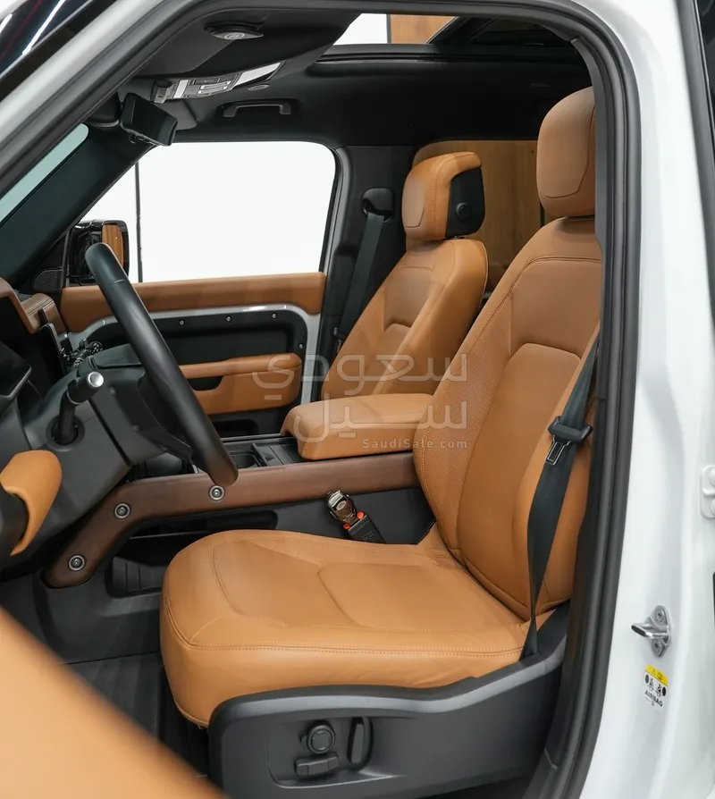 2024 لاند روفر ديفيندر اتش اس اي