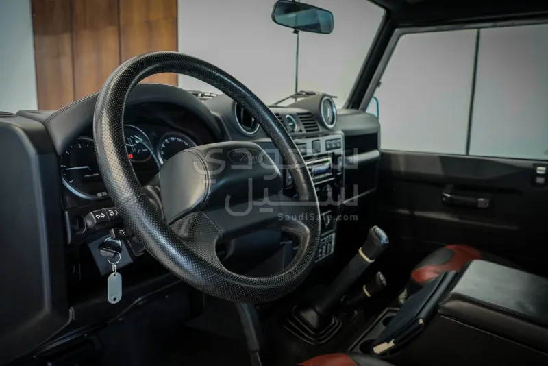 2016 لاند روفر ديفيندر 90