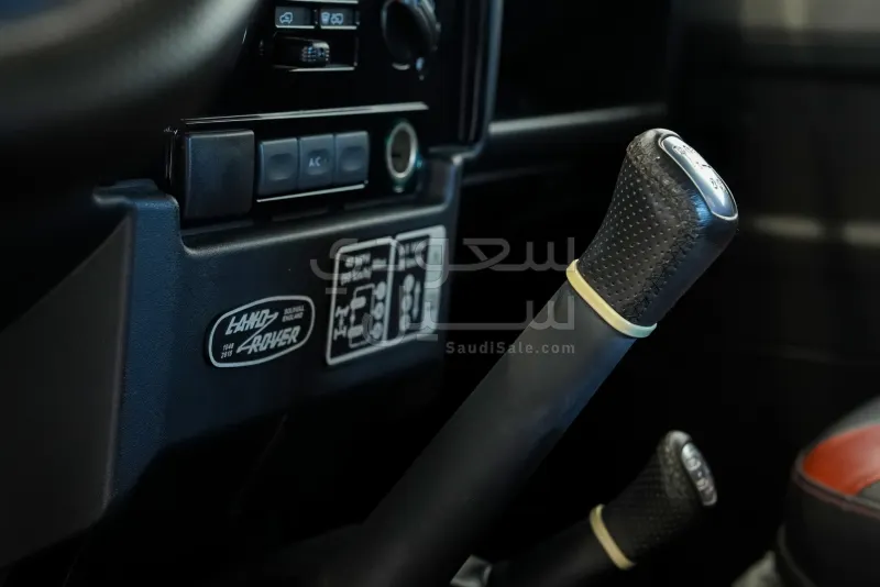 2016 لاند روفر ديفيندر 90