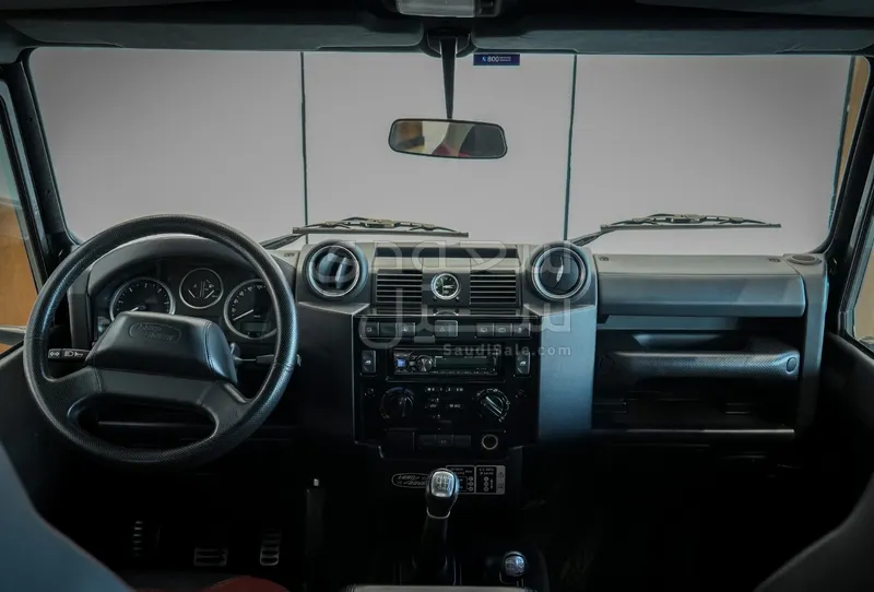 2016 لاند روفر ديفيندر 90