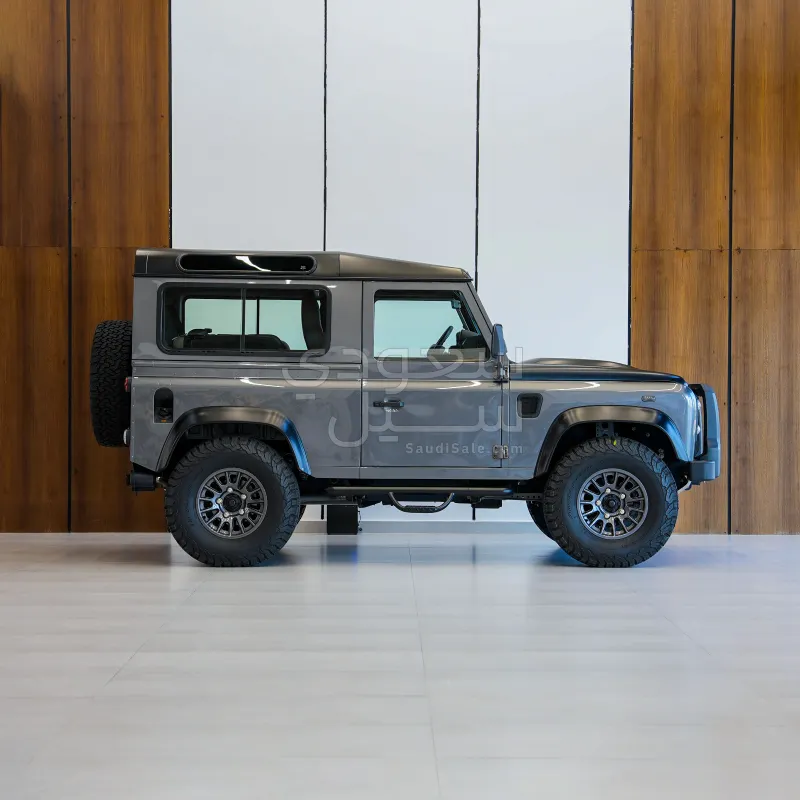 2016 لاند روفر ديفيندر 90