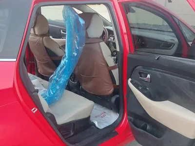 2014 كيا كارنز