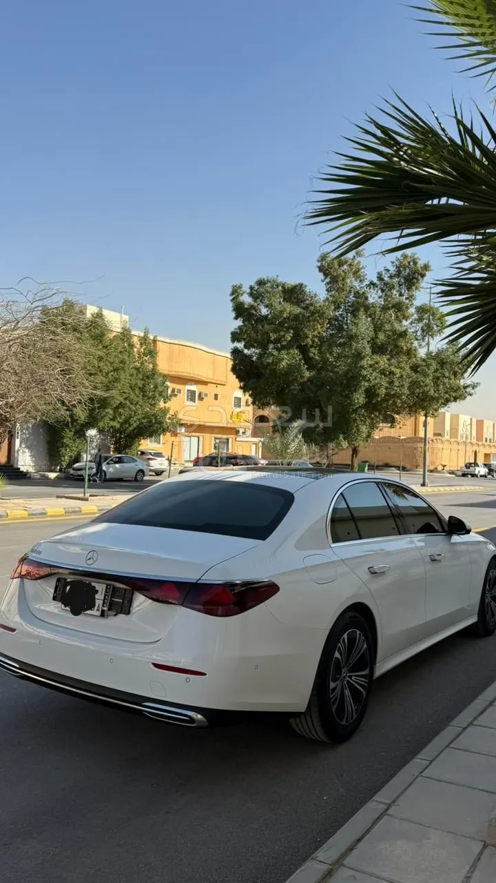 2025 مرسيدس - بنز إي 200