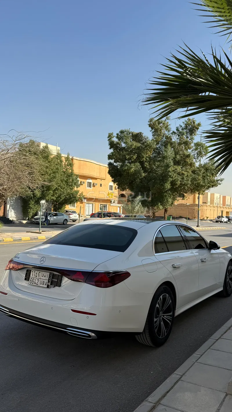 2025 مرسيدس - بنز إي 200