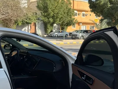 2025 مرسيدس - بنز إي 200