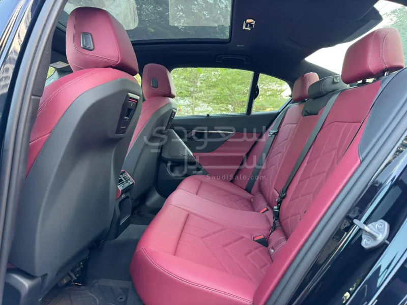 2024 بي ام دبليو الفئة الخامسة 520 أي إم كت