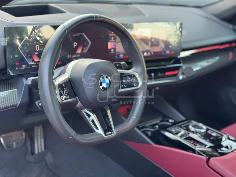 2024 بي ام دبليو الفئة الخامسة 520 أي إم كت