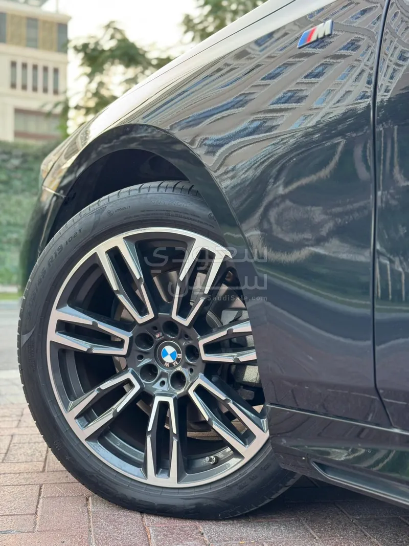 2024 بي ام دبليو الفئة الخامسة 520 أي إم كت