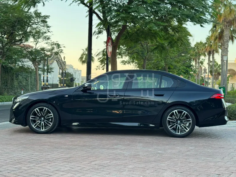 2024 بي ام دبليو الفئة الخامسة 520 أي إم كت