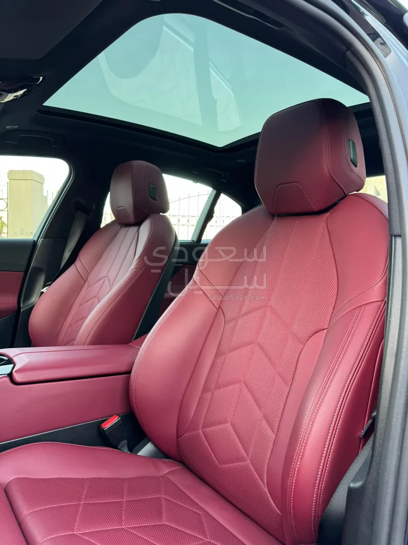 2024 بي ام دبليو الفئة الخامسة 520 أي إم كت