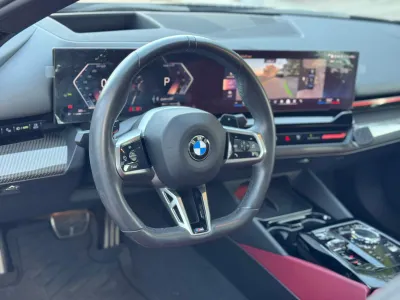 2024 بي ام دبليو الفئة الخامسة 520 أي إم كت