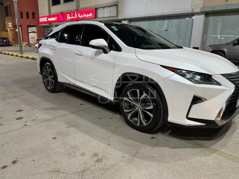 2017 لكزس أر إكس 350