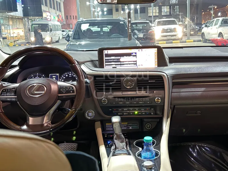 2017 لكزس أر إكس 350