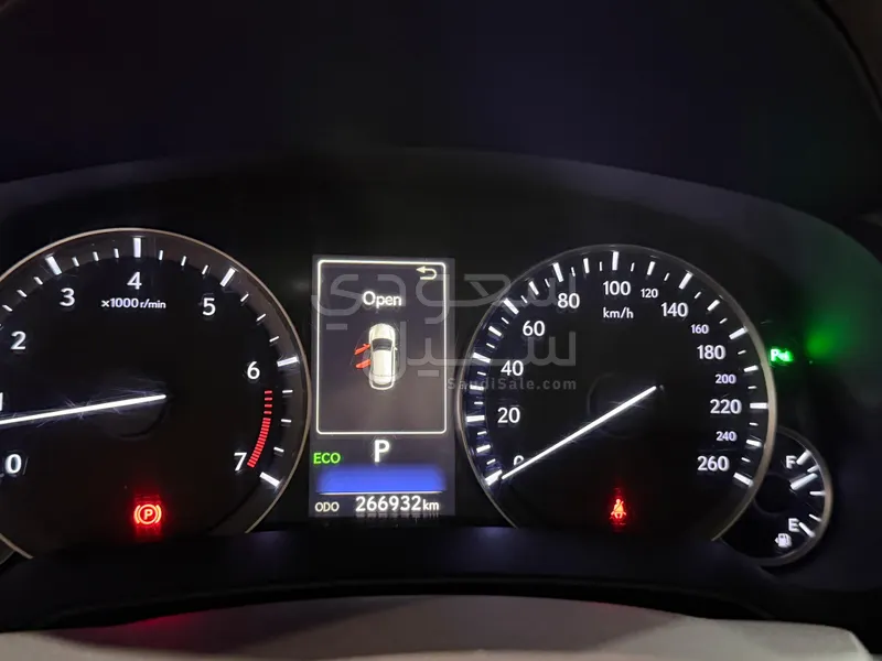 2017 لكزس أر إكس 350