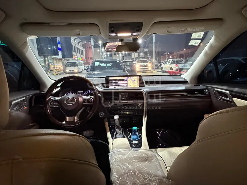 2017 لكزس أر إكس 350