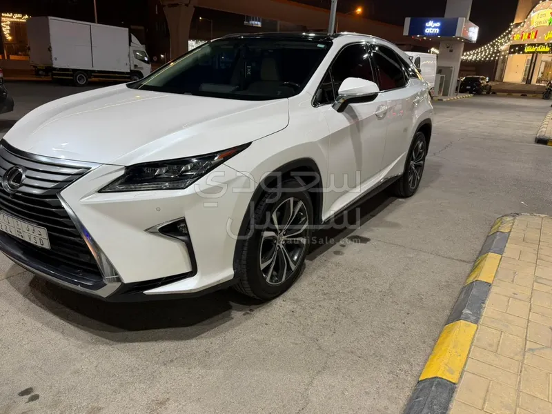 2017 لكزس أر إكس 350