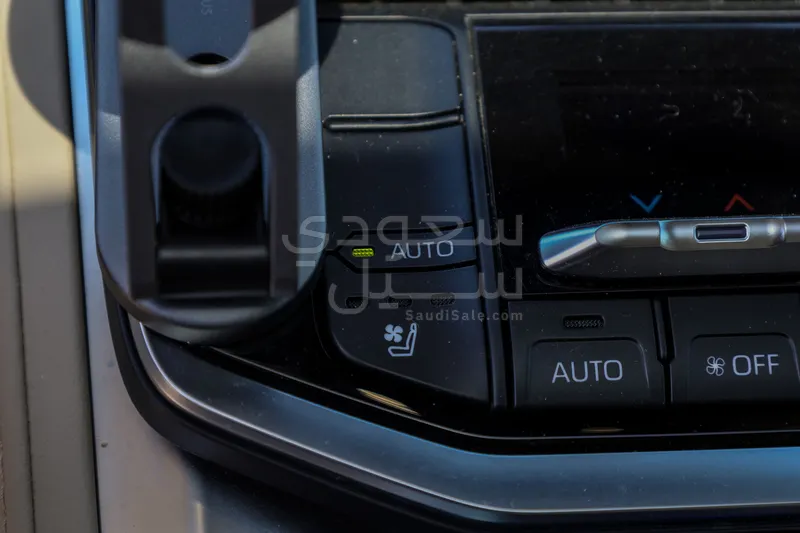 2024 تويوتا لاند كروزر جي اكس ار