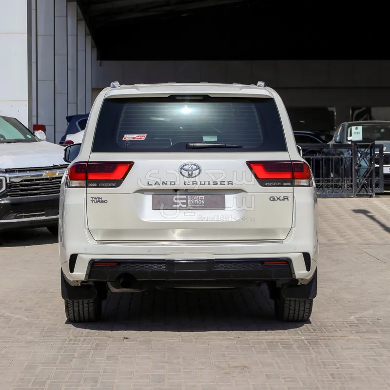2024 تويوتا لاند كروزر جي اكس ار