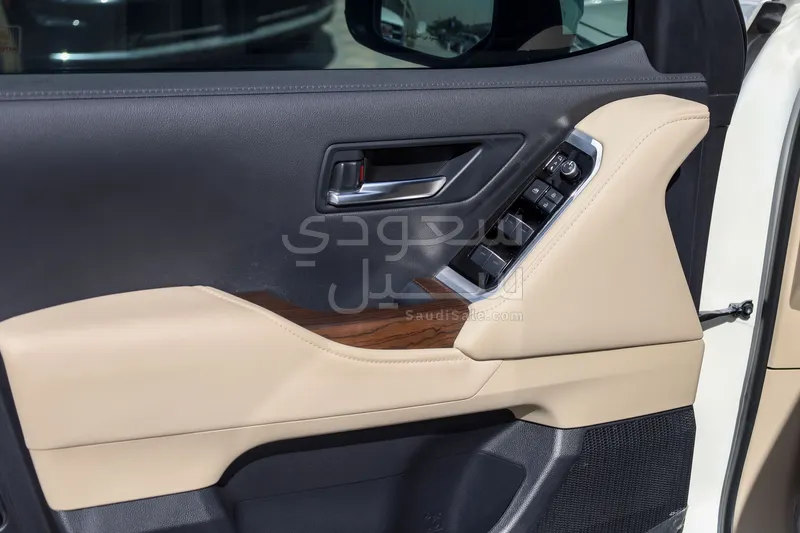 2024 تويوتا لاند كروزر جي اكس ار