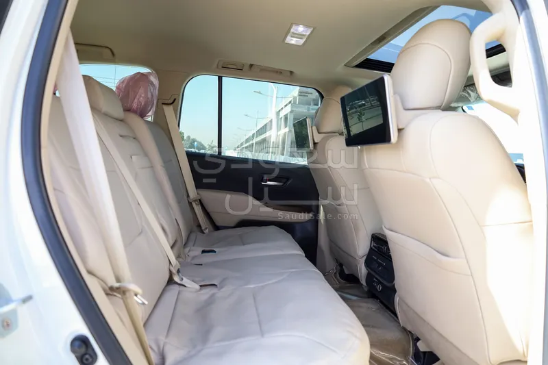 2024 تويوتا لاند كروزر جي اكس ار