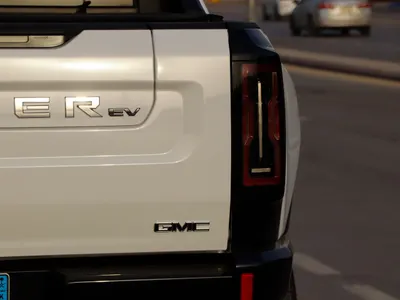 2024 جي ام سي همر اتش اي في