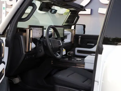 2024 جي ام سي همر اتش اي في