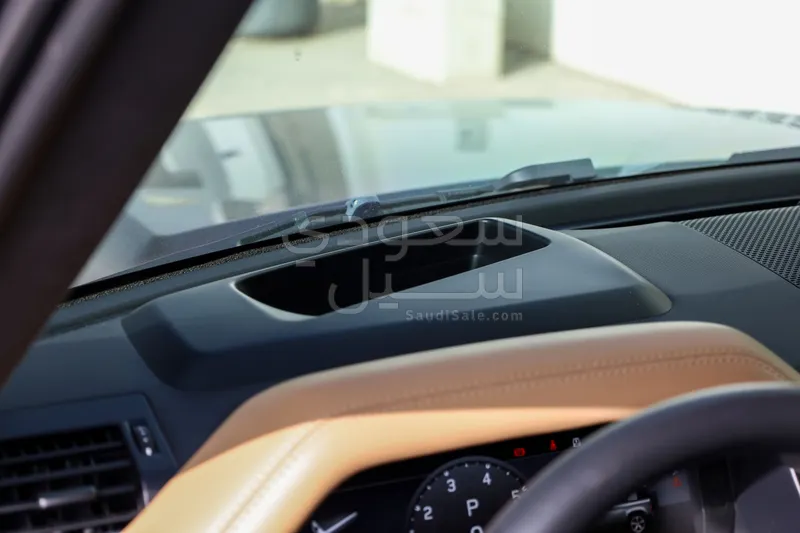 2025 لاند روفر ديفيندر اكس داينمك