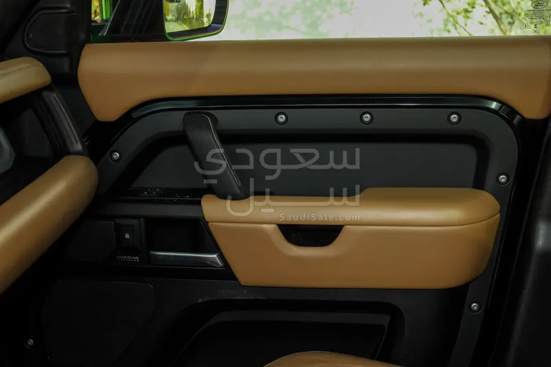 2025 لاند روفر ديفيندر اكس داينمك