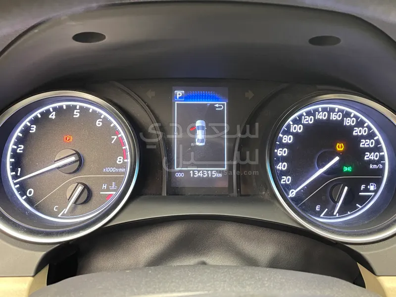 2024 تويوتا كامري ال اي