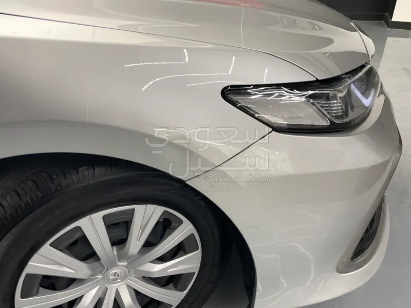 2024 تويوتا كامري ال اي