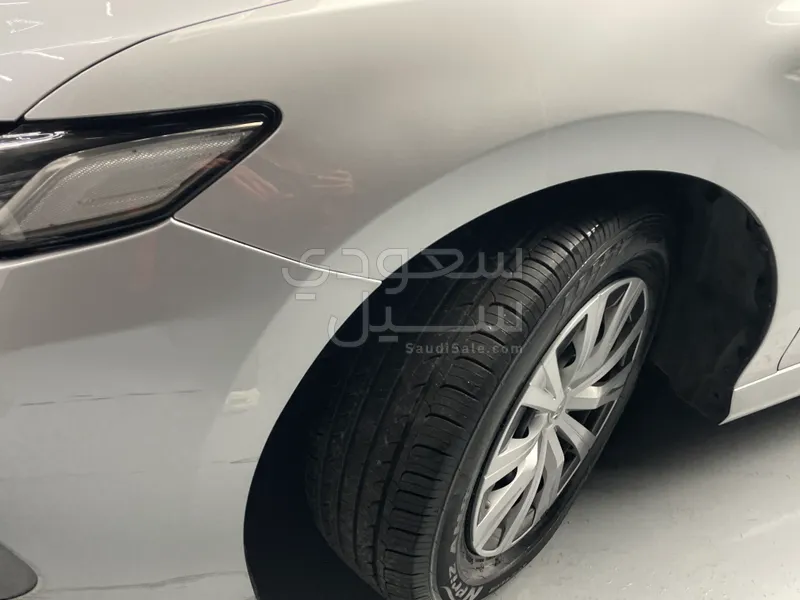 2024 تويوتا كامري ال اي