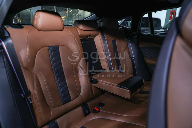 2022 بي ام دبليو الفئة اكس 6 إم كومبيتيشن