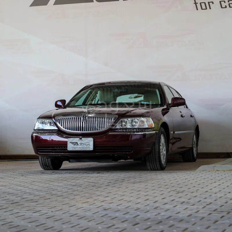 2011 لنكولن تاون كار ليمو