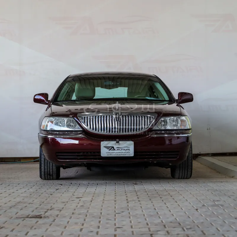 2011 لنكولن تاون كار ليمو