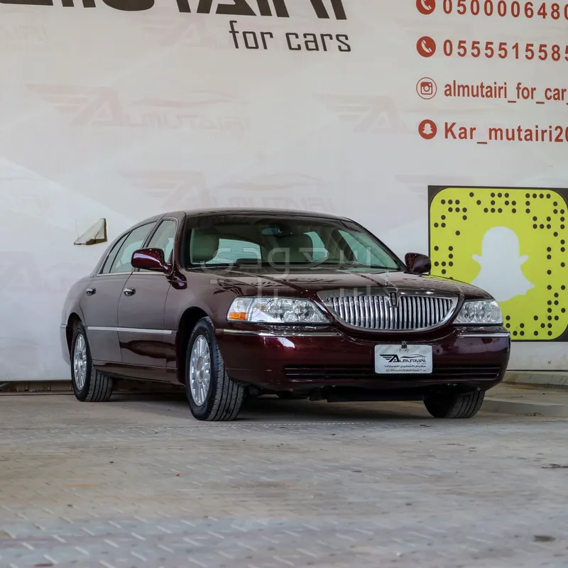 2011 لنكولن تاون كار ليمو