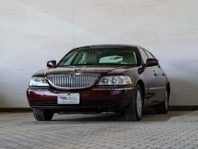 2011 لنكولن تاون كار ليمو