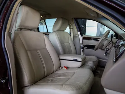 2011 لنكولن تاون كار ليمو