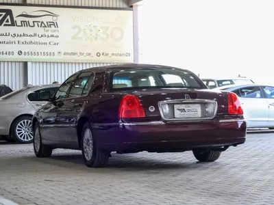 2011 لنكولن تاون كار ليمو