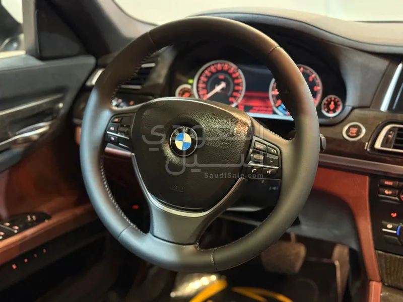 2014 بي ام دبليو الفئة السابعة 730 إل أي