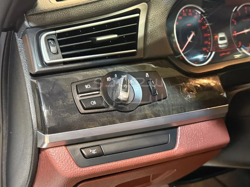 2014 بي ام دبليو الفئة السابعة 730 إل أي