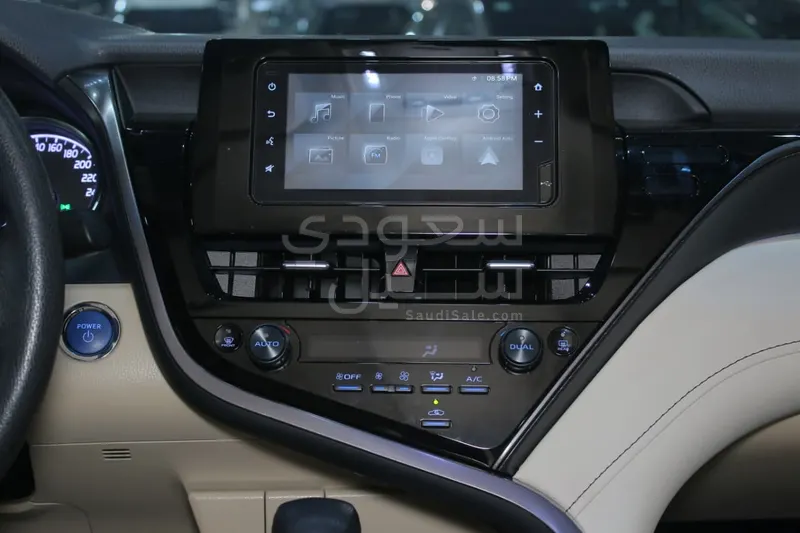 2024 تويوتا كامري ال اي