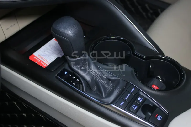 2024 تويوتا كامري ال اي